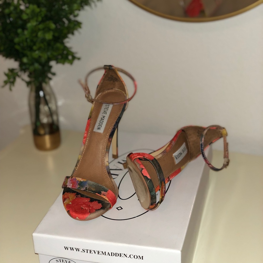 Steve Madden Stecy Floral